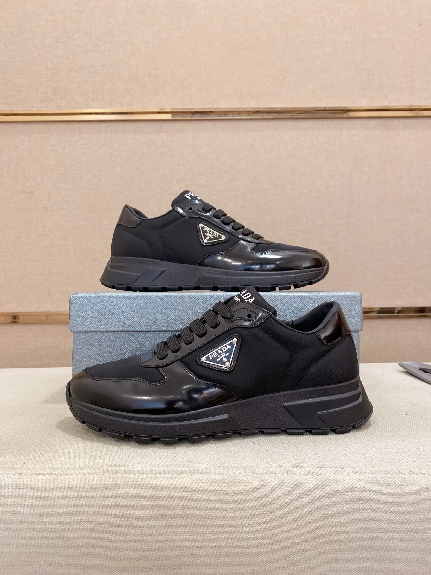 Factory price 540💰 ✔️✔️✔️High version High-quality new PRADA counters are on the market at the same time. The new men's shoes and 😘fabrics are selected from imported first-layer cowhide and are made by pure handcrafts. Lining: Full cowhide lining. 👍🏿 High-end ☄️ air-cushion molded anti-slip rubber outsole, exquisite lines, simple and elegant, comfortable and high-end for leisure travel. Code number: 38 to 44